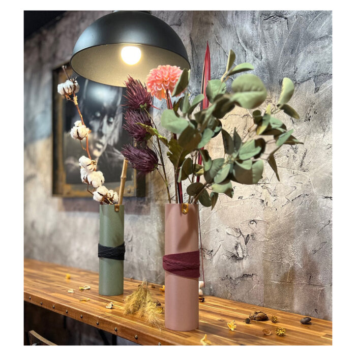 Vase 1993 en métal rose poudré et vert Saint Ange