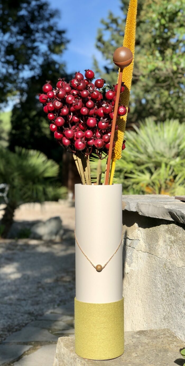 Vase 1993 - Grège - Vase métal - Collier de perles en verre - Naturel – Image 2